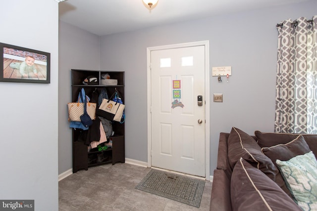 foyer featuring baseboards