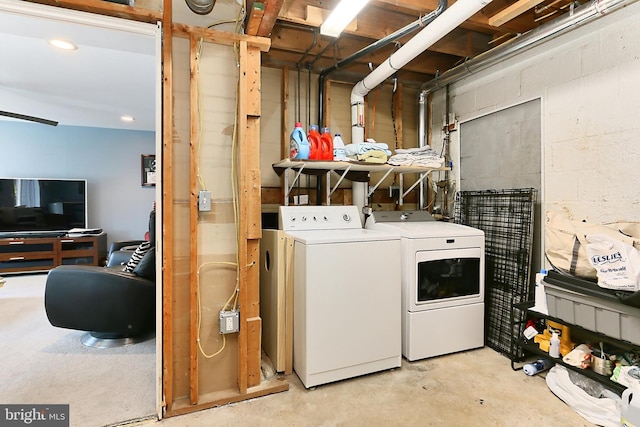 laundry area featuring laundry area and independent washer and dryer