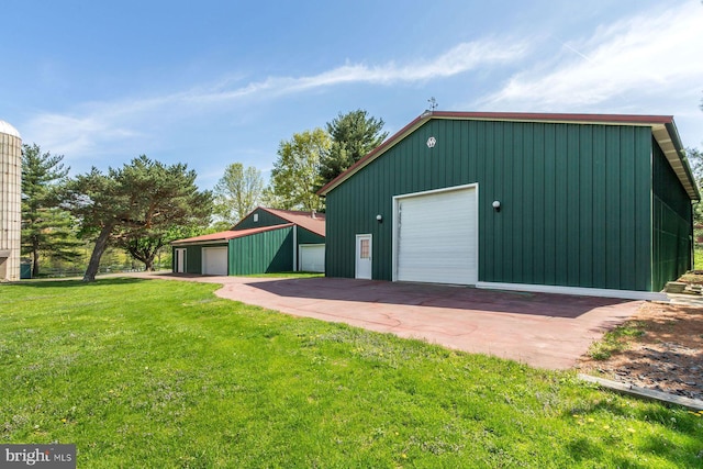 view of detached garage
