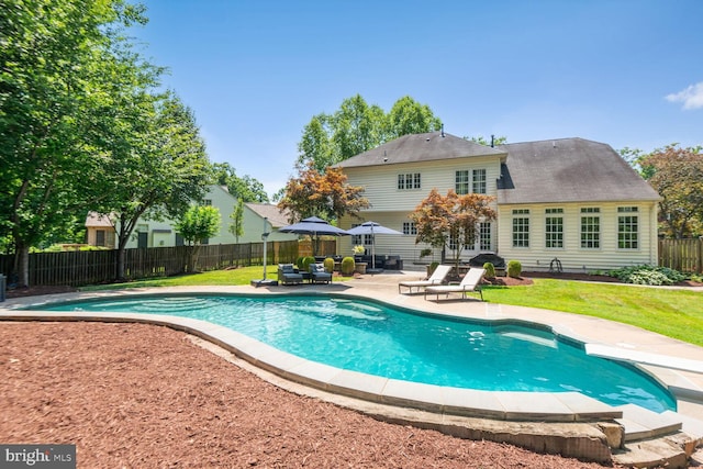7820 Elsinore Dr, Manassas, VA 20112 - view of pool featuring a patio, a fenced backyard, a yard, and a fenced in pool
