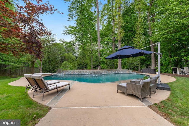 7820 Elsinore Dr, Manassas, VA 20112 - view of pool featuring a fenced in pool, fence, a patio, and a yard