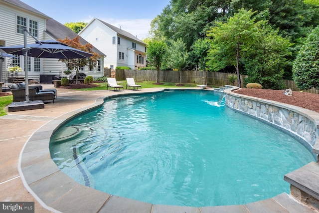 7820 Elsinore Dr, Manassas, VA 20112 - view of swimming pool featuring a fenced in pool, a fenced backyard, and a patio area