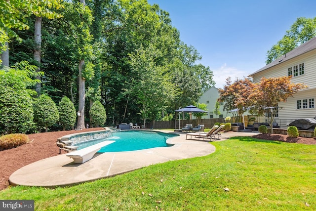 7820 Elsinore Dr, Manassas, VA 20112 - view of swimming pool featuring a lawn, a diving board, a patio area, fence, and a fenced in pool