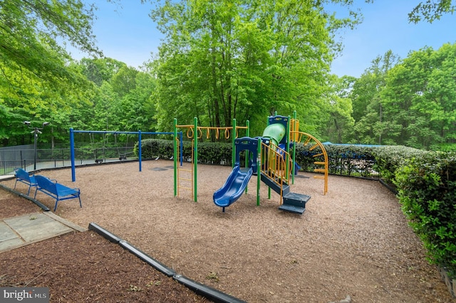 7820 Elsinore Dr, Manassas, VA 20112 - community jungle gym with fence