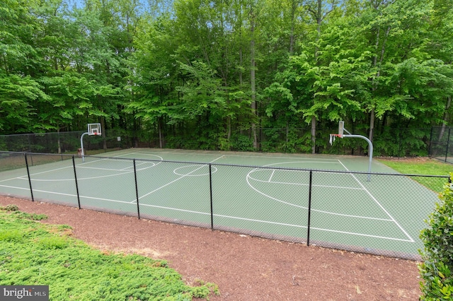 7820 Elsinore Dr, Manassas, VA 20112 - view of basketball court with community basketball court and fence