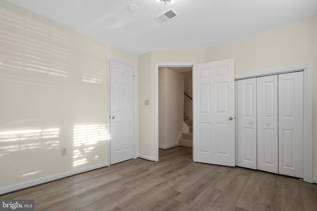 6915 Compton Valley Ct, Centreville, VA 20121 - unfurnished bedroom with baseboards, wood finished floors, visible vents, and a closet