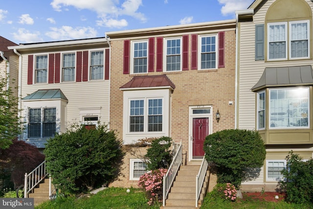6915 Compton Valley Ct, Centreville, VA 20121 - townhome / multi-family property with brick siding and stairs