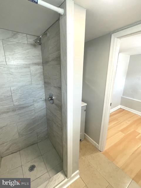 5621 Springfield Ave, Philadelphia, PA 19143 - bathroom featuring a tile shower and baseboards