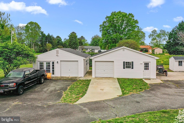 view of detached garage