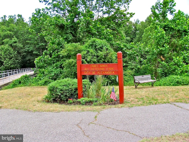community / neighborhood sign featuring fence