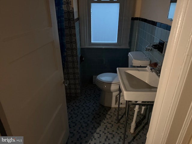 20 S Carol Blvd, Upper Darby, PA 19082 - full bathroom featuring a sink, tile walls, toilet, and a wainscoted wall