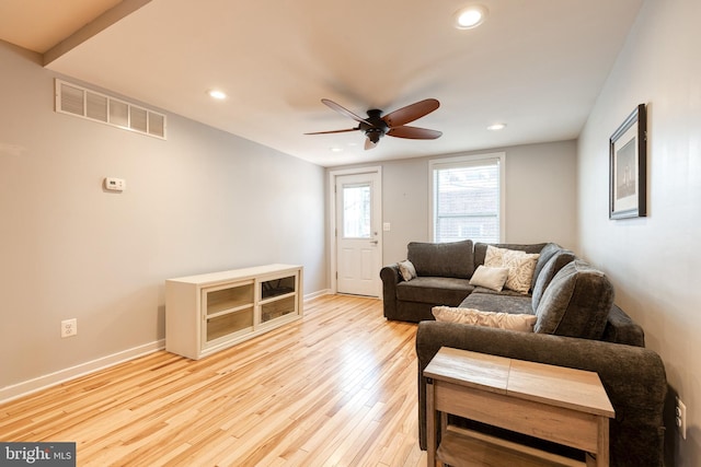 living room featuring light wood-style floors, a ceiling fan, recessed lighting, and visible vents