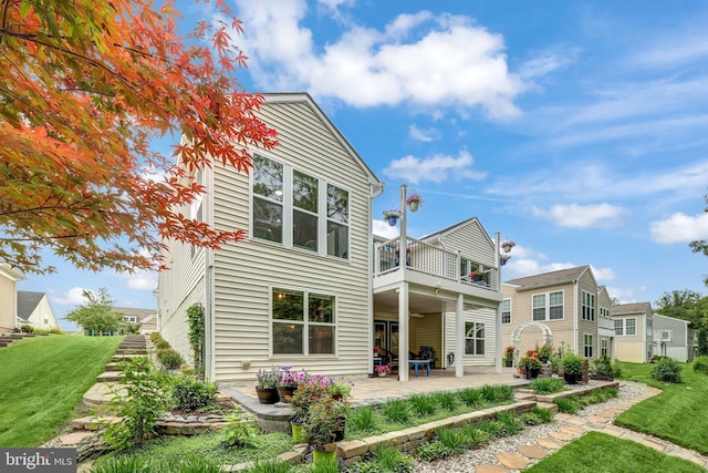 84 Battery Point Dr, Fredericksburg, VA 22406 - back of property featuring a balcony, a patio area, and a lawn