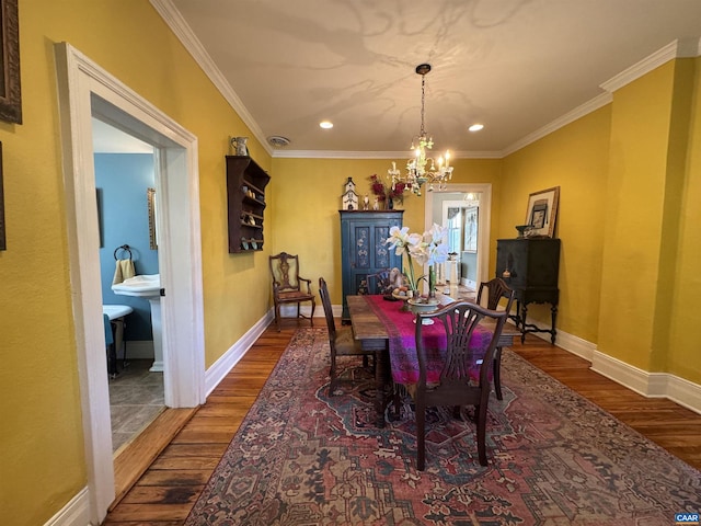 dining area with baseboards, an inviting chandelier, wood finished floors, and recessed lighting