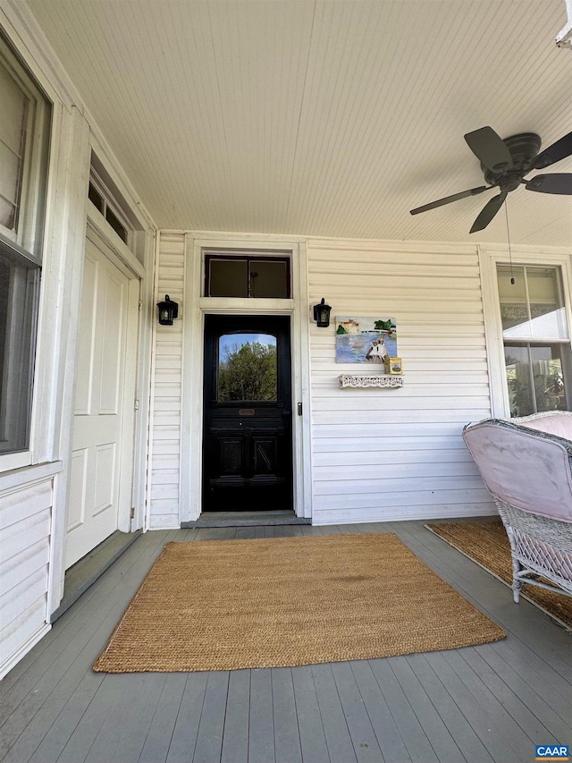 property entrance with a ceiling fan and covered porch