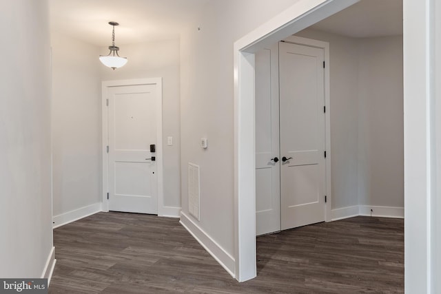 entryway featuring dark wood-style flooring, baseboards, and visible vents