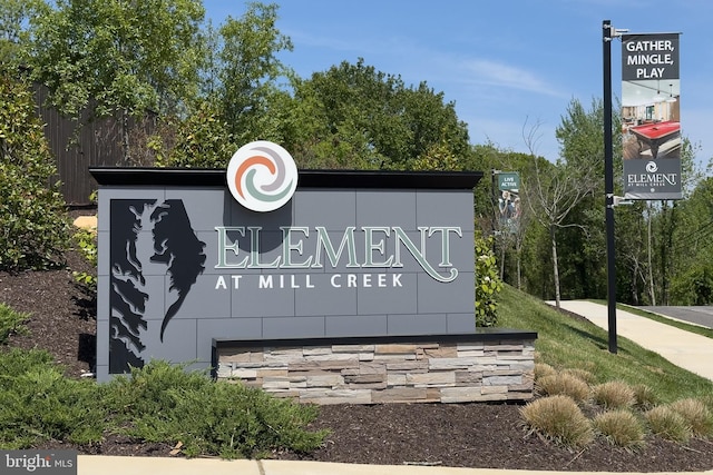 view of community / neighborhood sign