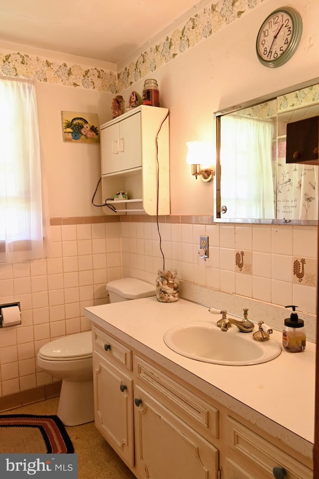 4092 Manchester St, Glen Rock, PA 17327 - bathroom featuring vanity, toilet, and tile walls