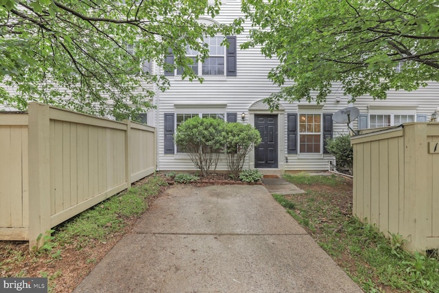 159 Heathfield Dr, Frederick, MD 21702 - rear view of house with fence and a patio