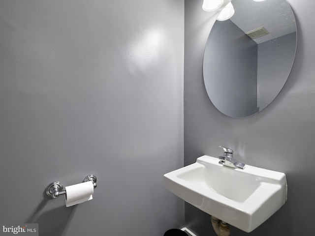 331 Possum Ct, Capitol Heights, MD 20743 - bathroom featuring a sink