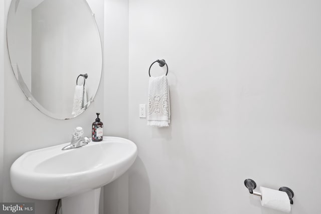 14401 Broadwinged Dr, Gainesville, VA 20155 - bathroom featuring a sink