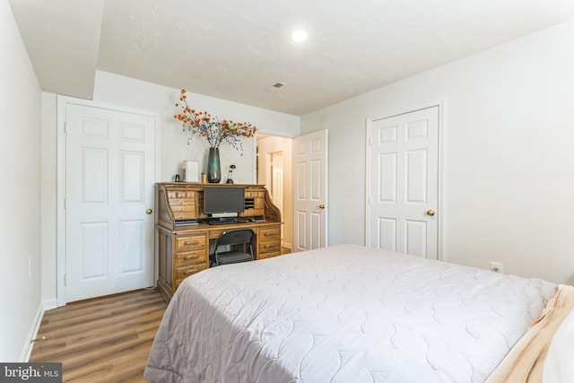 46878 Graham Cv, Sterling, VA 20165 - bedroom featuring visible vents, wood finished floors, and baseboards