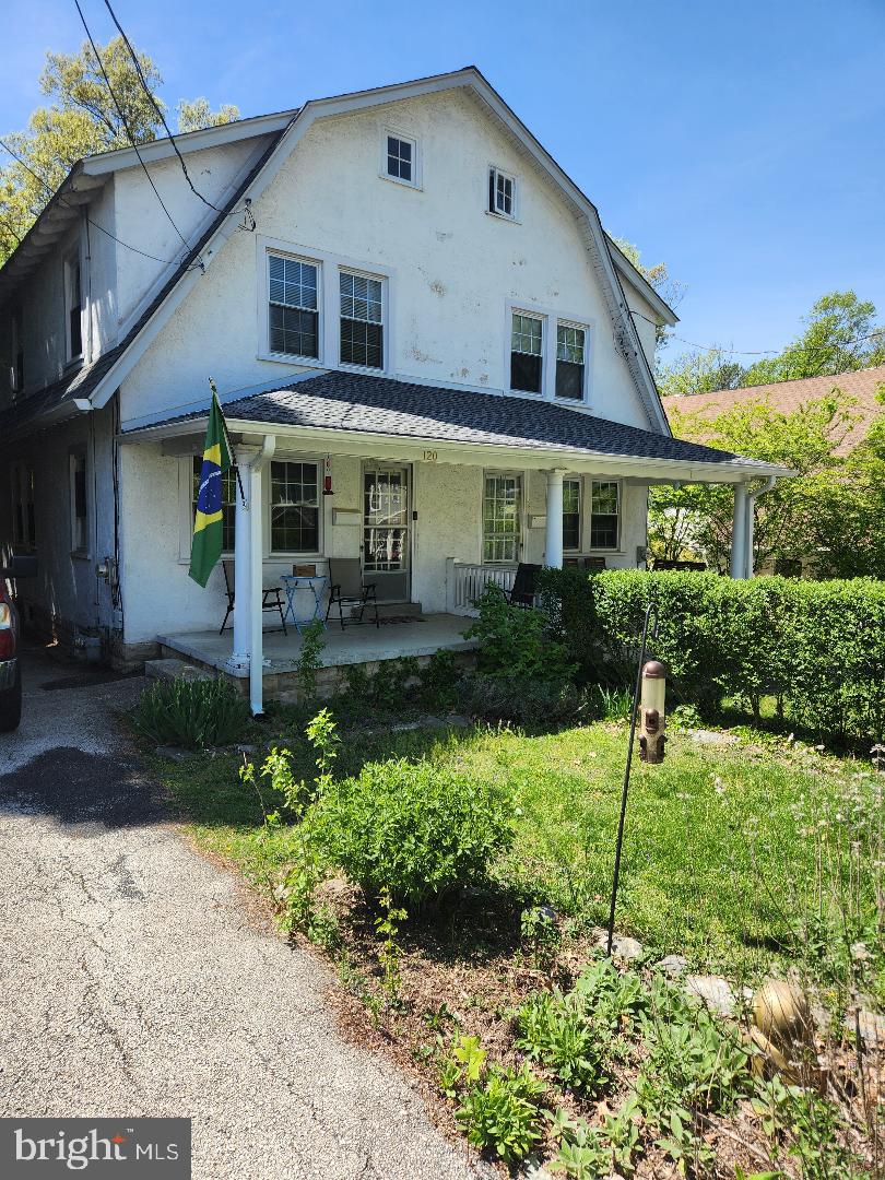 122 Biddle Rd, Paoli, PA 19301 - view of front of house featuring a porch, a gambrel roof, and stucco siding