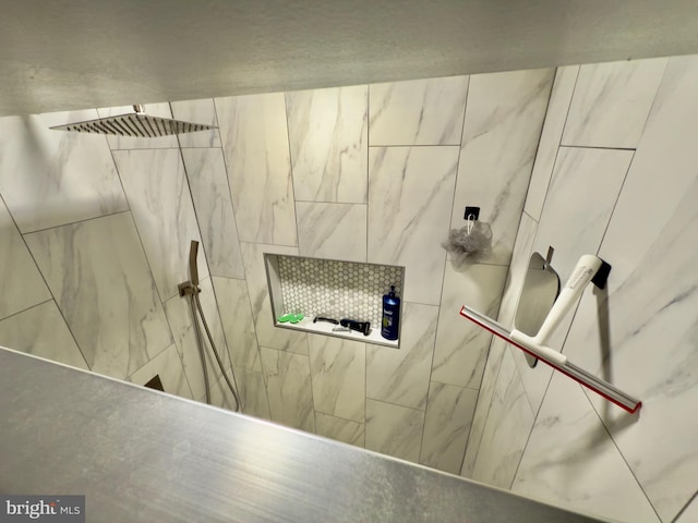 218 Stevenson Sq, Alexandria, VA 22304 - bathroom featuring tiled shower