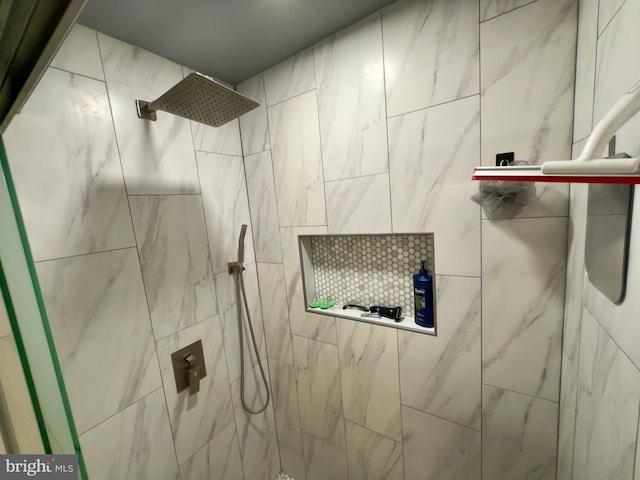 218 Stevenson Sq, Alexandria, VA 22304 - full bathroom featuring tiled shower