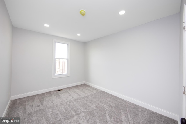 spare room featuring visible vents, baseboards, recessed lighting, and carpet flooring