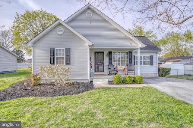 415 W High St, Felton, DE 19943 - view of front of house featuring covered porch, fence, and a front yard
