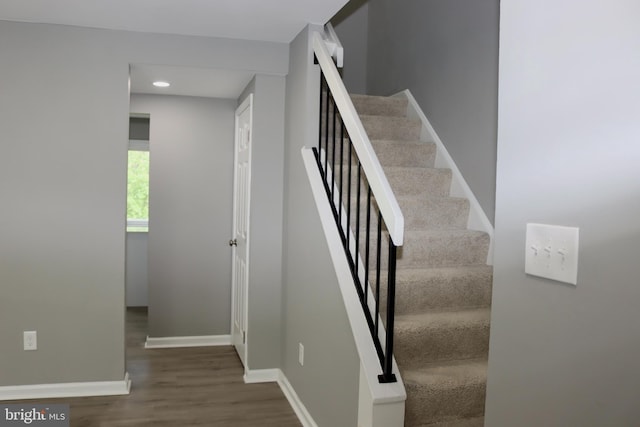 1029 Kings Ct, Herndon, VA 20170 - staircase with wood finished floors, baseboards, and recessed lighting
