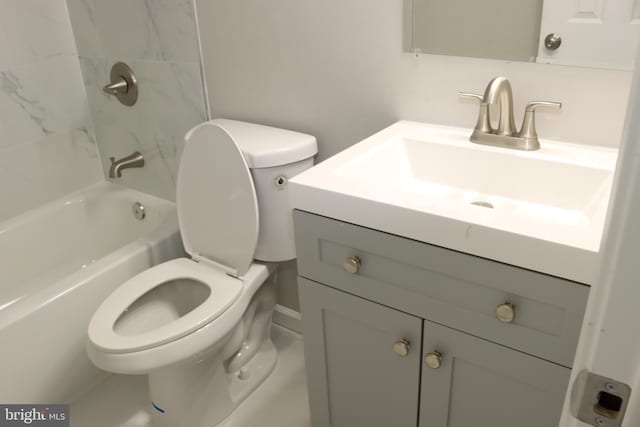 1029 Kings Ct, Herndon, VA 20170 - full bath featuring vanity, toilet, and shower / washtub combination