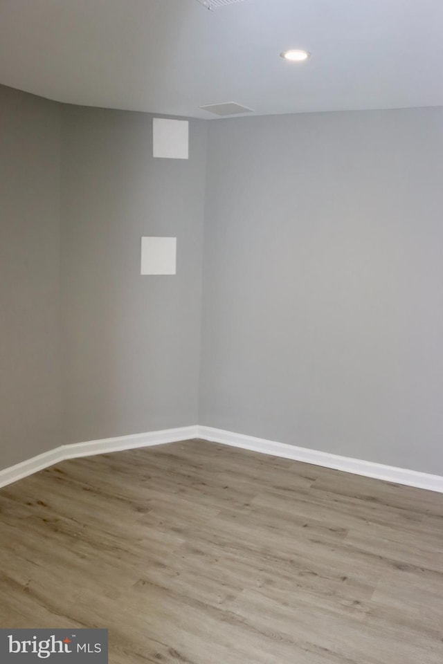 1029 Kings Ct, Herndon, VA 20170 - spare room with light wood-style floors, baseboards, and recessed lighting