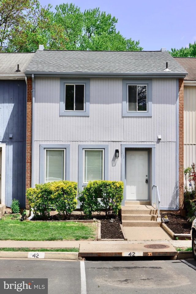 1029 Kings Ct, Herndon, VA 20170 - townhome / multi-family property featuring uncovered parking and roof with shingles