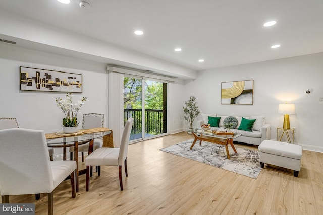 living area with recessed lighting, baseboards, visible vents, and light wood-type flooring