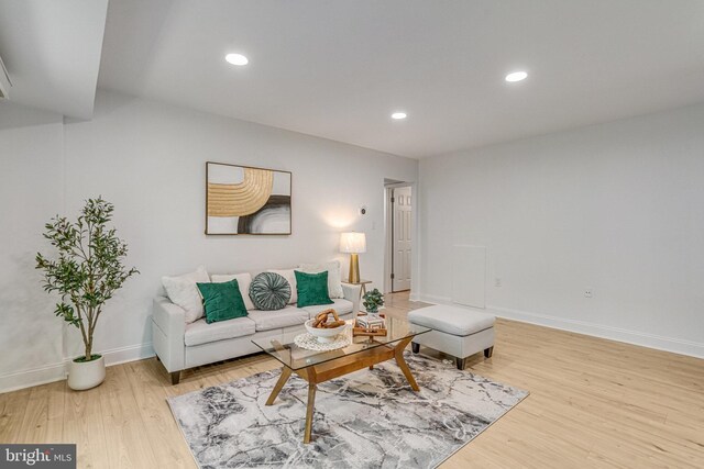 living room with baseboards, recessed lighting, and wood finished floors