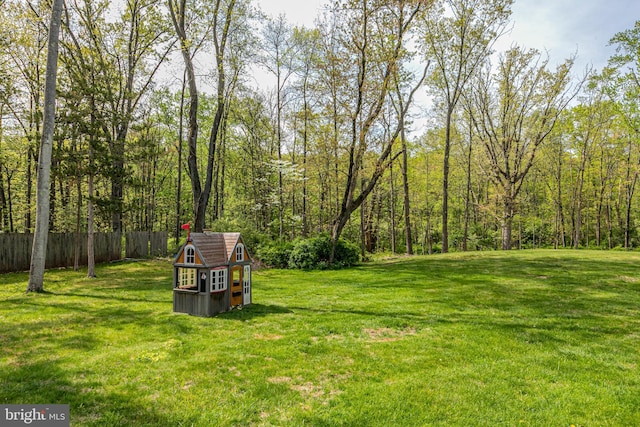 view of yard featuring an outbuilding and exterior structure
