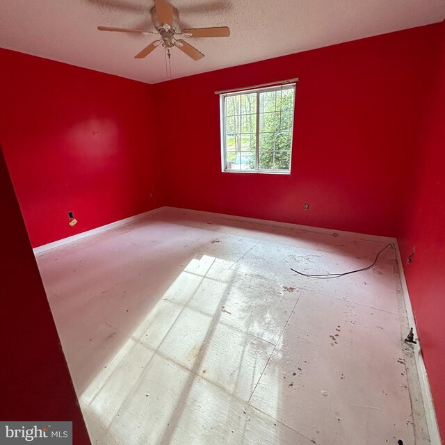 unfurnished room with a ceiling fan