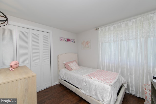 bedroom with a closet and dark wood-style floors
