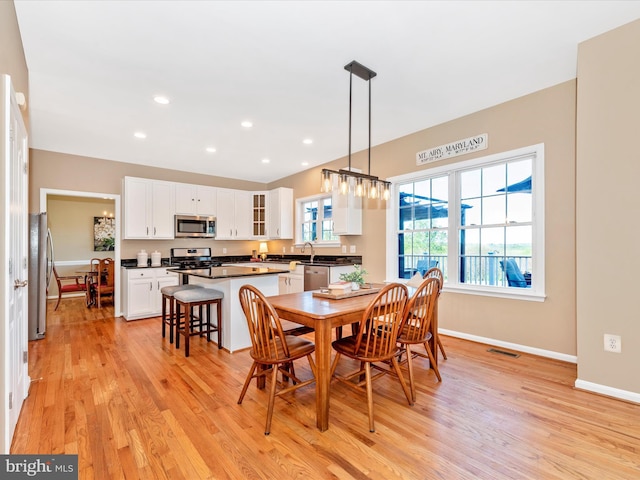 dining space with light wood-style floors, baseboards, recessed lighting, and visible vents
