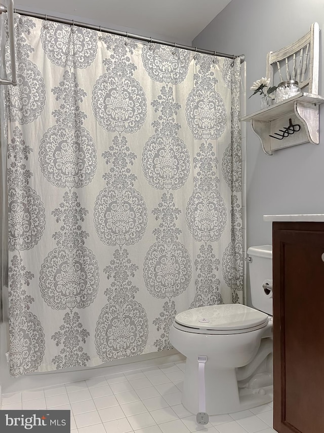 full bath with tile patterned flooring, toilet, and a shower with curtain