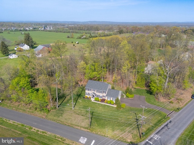 bird's eye view featuring a rural view and a wooded view