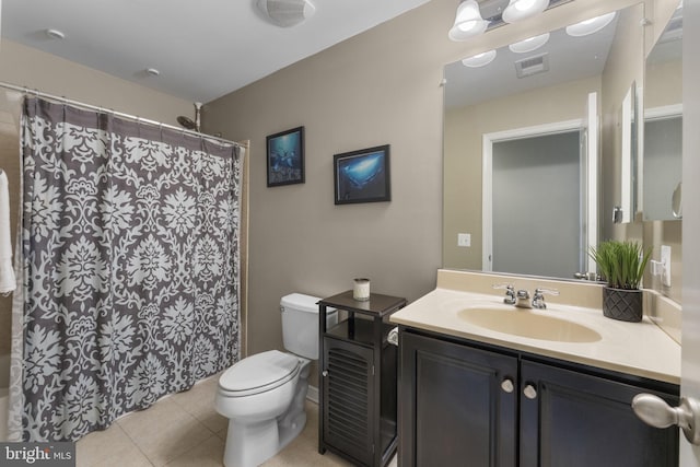 full bath with visible vents, vanity, toilet, a shower with shower curtain, and tile patterned floors