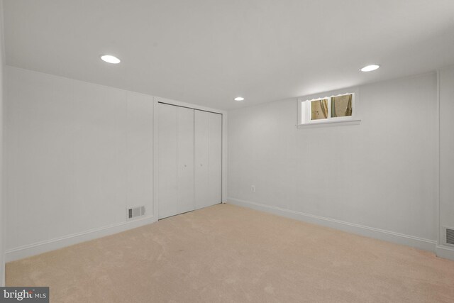 basement featuring visible vents, recessed lighting, carpet flooring, and baseboards