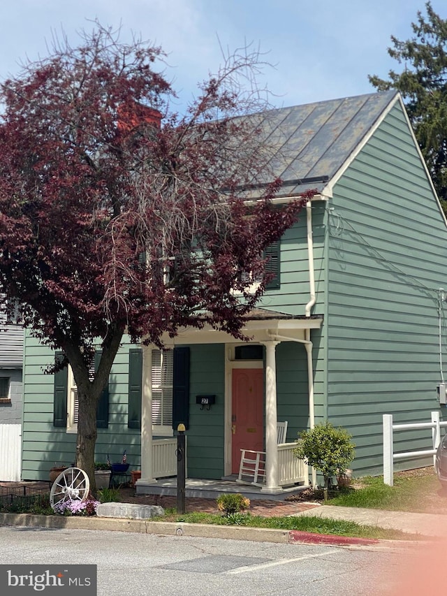 27 E Salisbury St, Williamsport, MD 21795 - view of front of house featuring covered porch