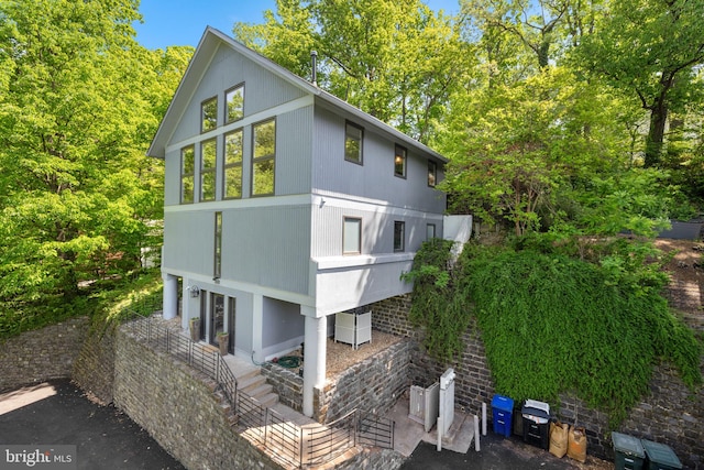 2621 S Arlington Ridge Rd, Arlington, VA 22202 - view of side of property