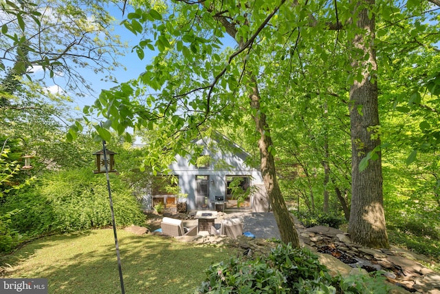 2621 S Arlington Ridge Rd, Arlington, VA 22202 - view of yard featuring an outbuilding