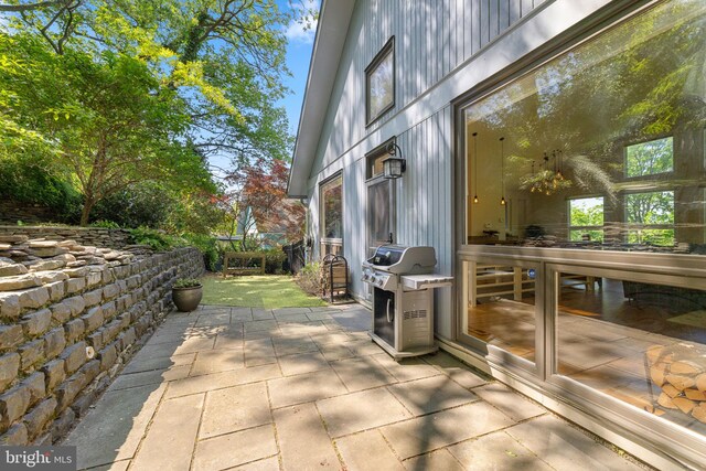 2621 S Arlington Ridge Rd, Arlington, VA 22202 - exterior space with a grill