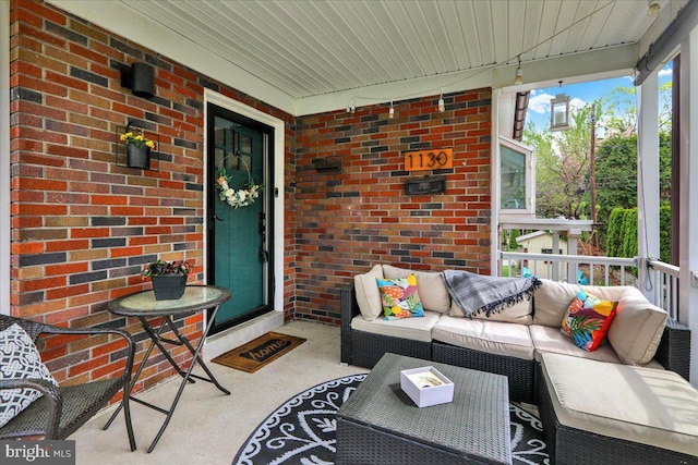 sunroom with outdoor lounge area